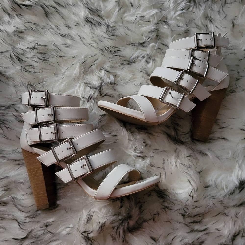 Express white buckle chunky heels 8